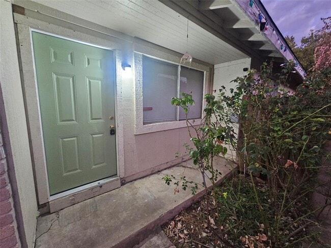 Building Photo - 6715 Sandshof Dr