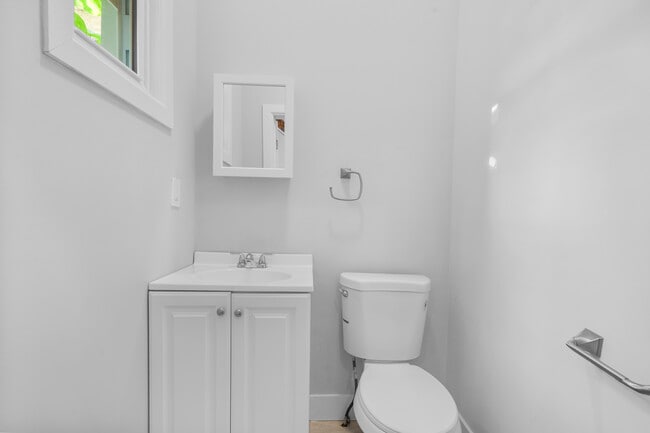 Building Photo - 2418 N 16th St