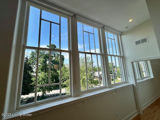 Foto del edificio - 1810 Sils Ave