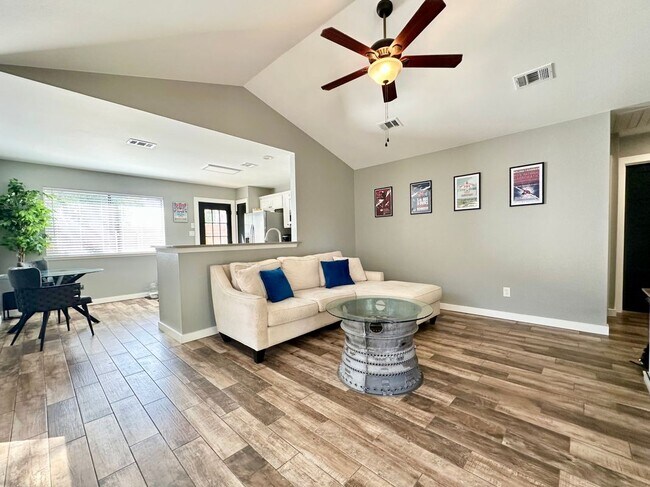 Foto del edificio - 1003 Markham Ln