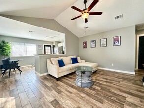 Building Photo - 1003 Markham Ln