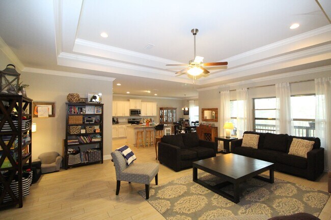 Building Photo - 4 bed / 2.5 bath POOL home with 1/2 acre l...