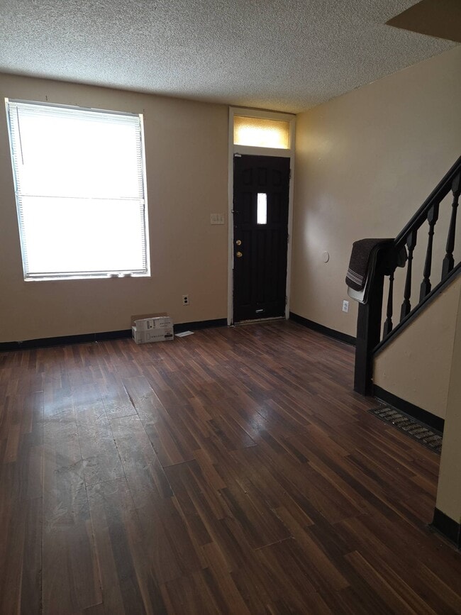 Building Photo - 2219 Winton St