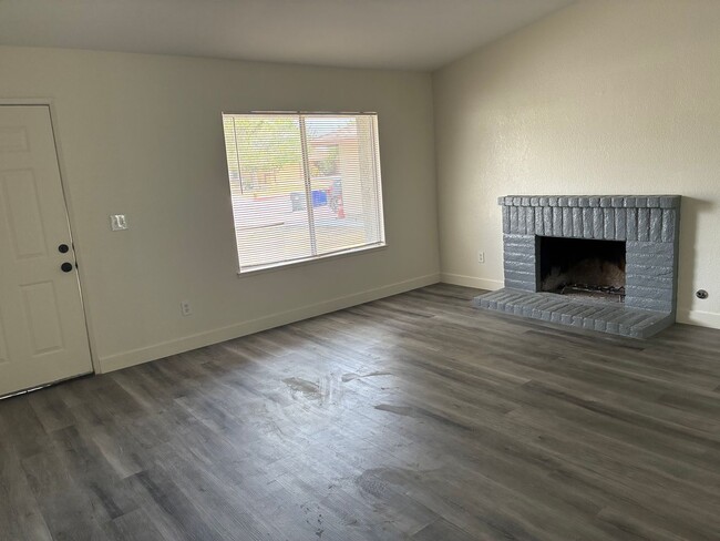 Foto del edificio - 13601 Arroyo Dr