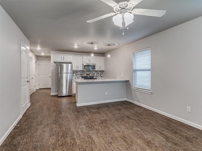 Building Photo - 425 Summit Ridge Dr