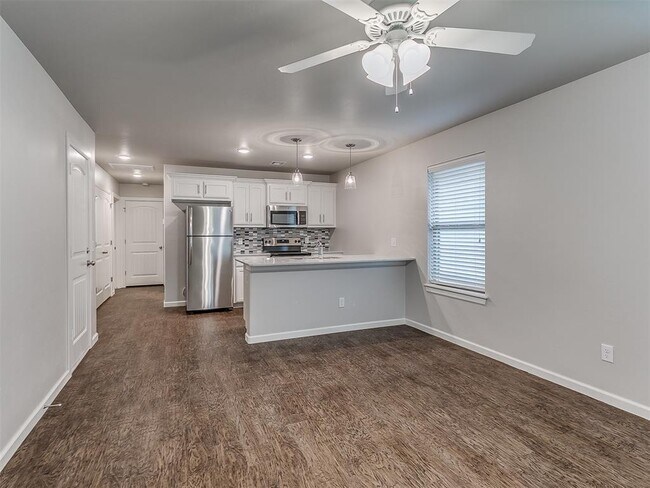 Foto del edificio - 425 Summit Ridge Dr