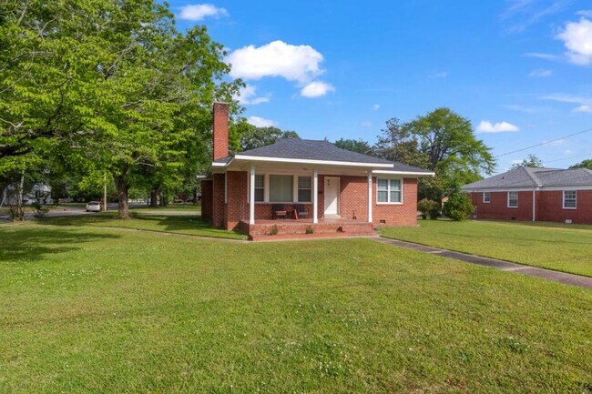 Building Photo - 803 N Ellis Ave