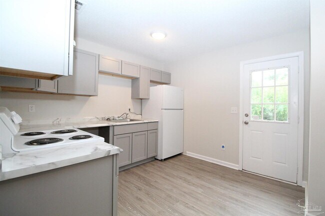 Foto del edificio - 9016 Bowman Ave