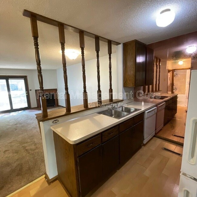 Foto del edificio - 8693 Maplebrook Pkwy N