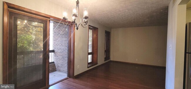 Building Photo - 44695 White Oak Ct