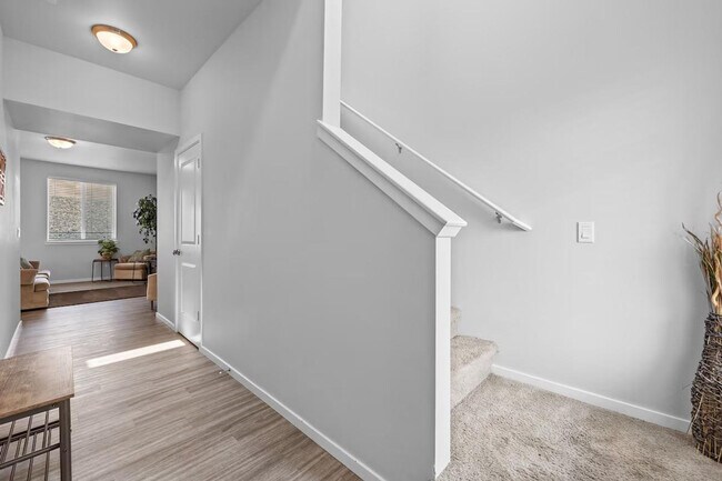 Foto del edificio - 5324 Remington Dr