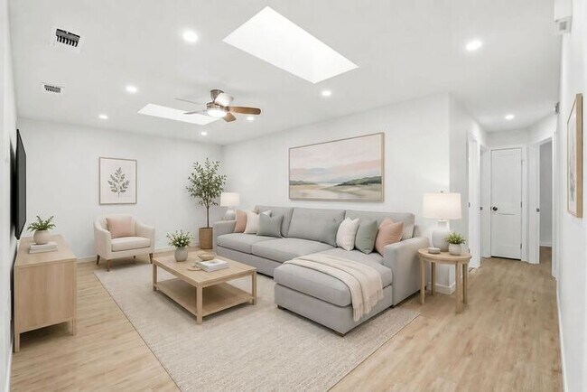 Photo - Stunning Remodeled 3BR Duplex in Oviedo with Modern Upgrades House