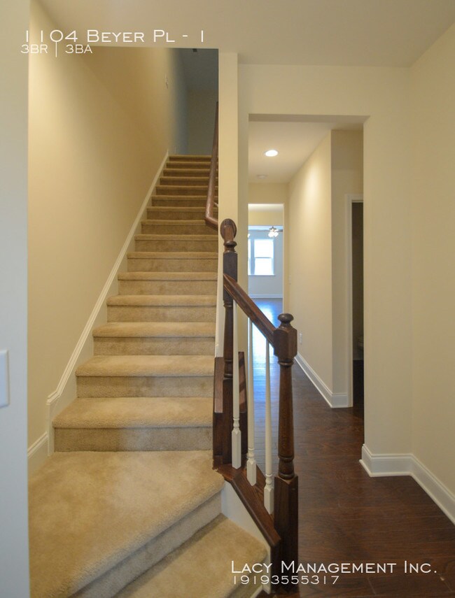 Building Photo - 1104 Beyer Pl