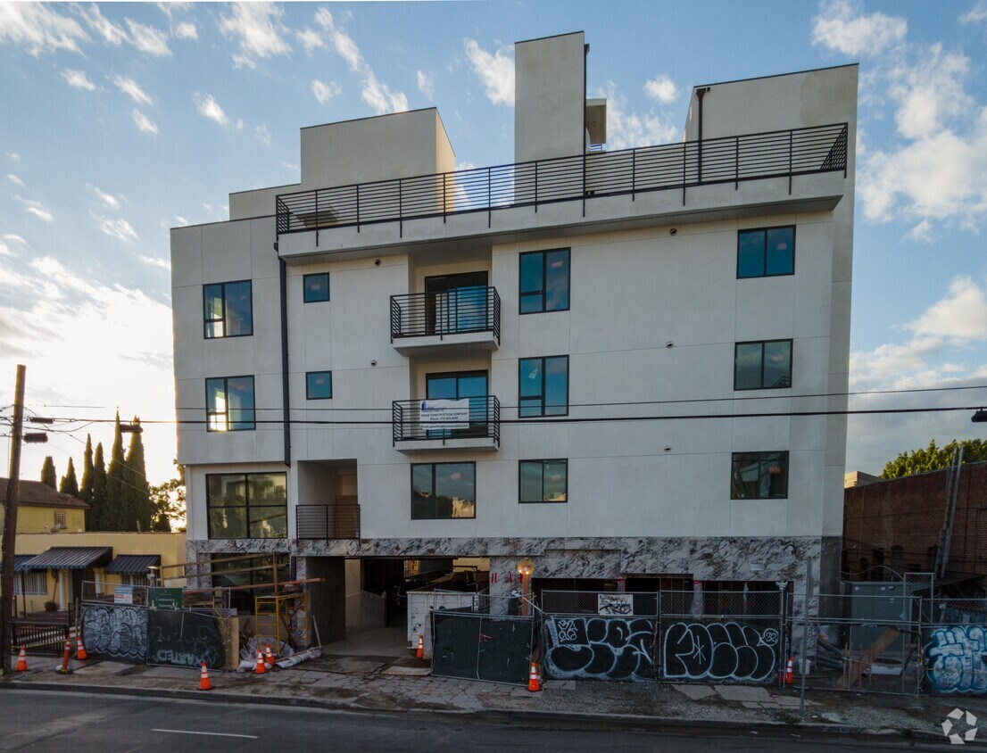 EL 2021 - 667 Wilton Apartments