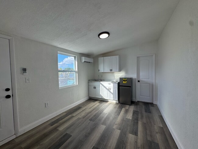 Foto del edificio - 585 Lindley Terrace