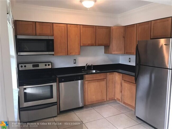 Foto del edificio - 1118 NE 16th St