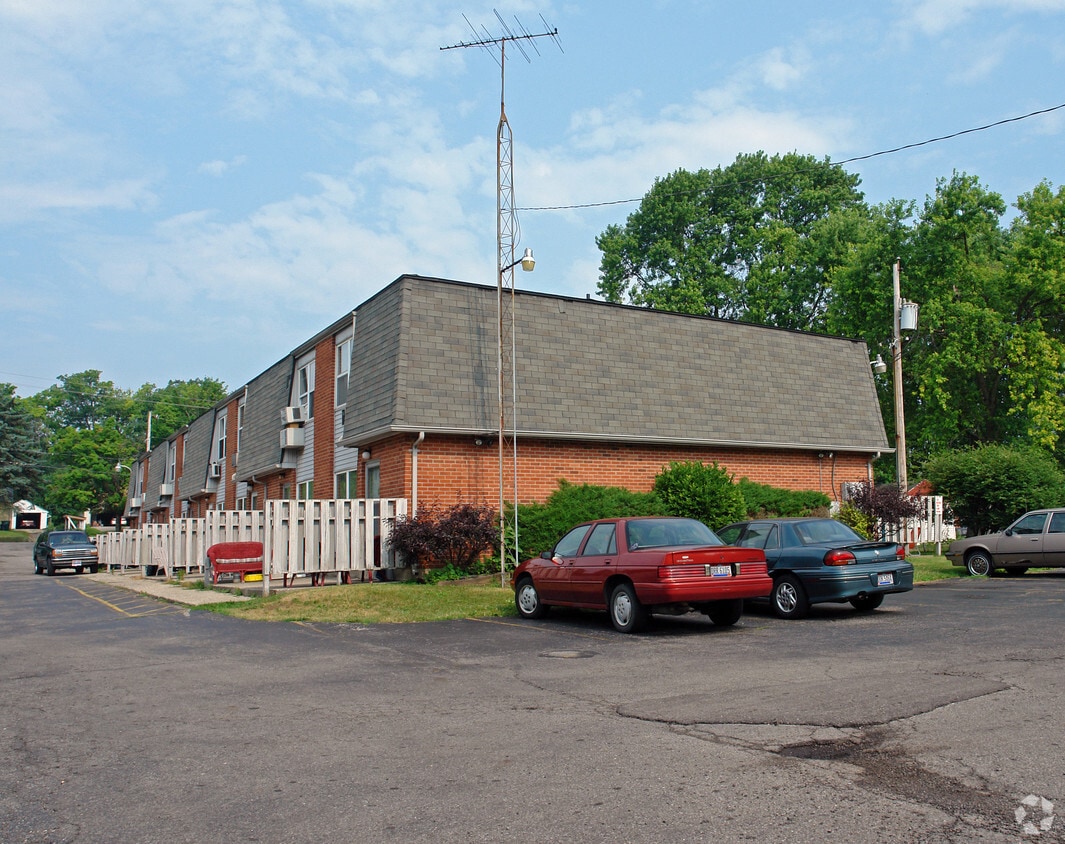 1490 S Rd, Springfield, OH 45505 Apartments in Springfield