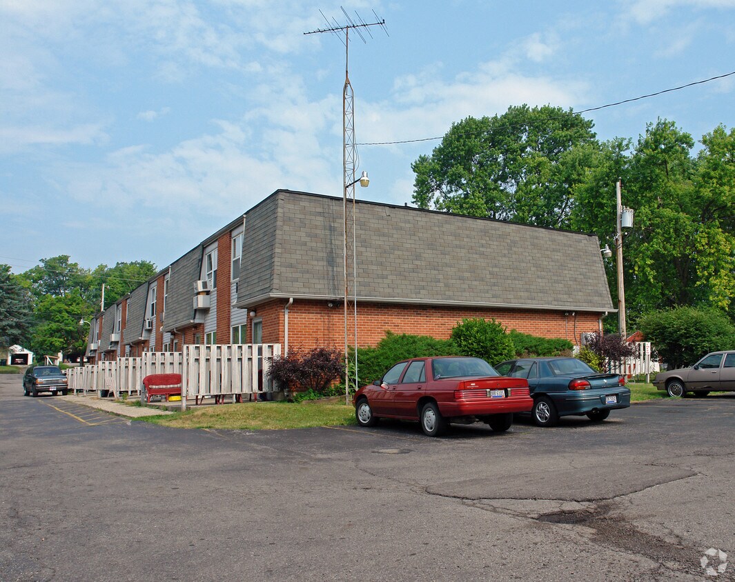 Primary Photo - 1490 S Burnett Rd