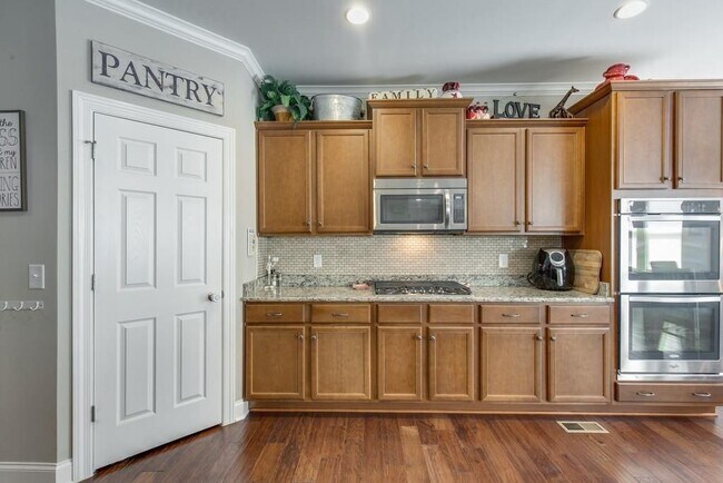 Foto del edificio - Gorgeous 4 Bed/3.5 Bath Home in Mt. Juliet