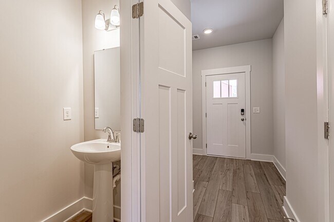 Foto del edificio - Beautiful 3 Bedroom, 2.5 Bathroom in Simps...