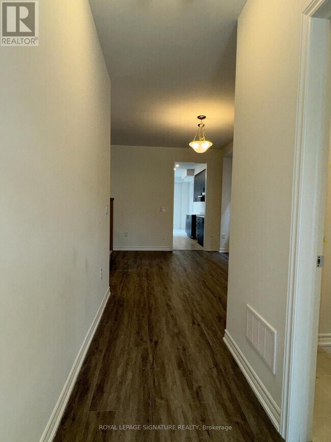 Building Photo - 5 Sassafras Rd