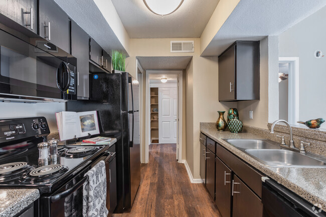 2BR,1BA - 880SF - Kitchen - Colinas Pointe