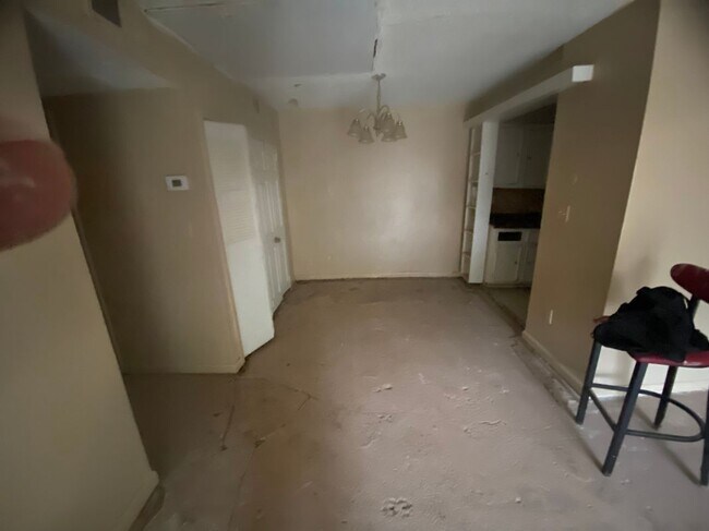 Foto del edificio - 1505 Camelot Dr