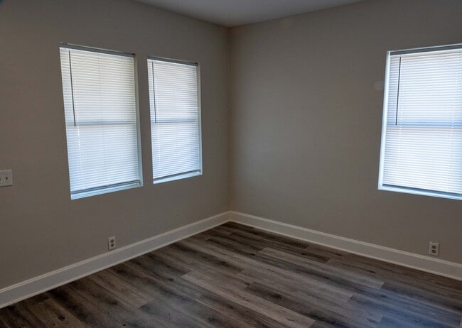 Building Photo - Remodeled 3 Bedroom 1 Bath home Ready for ...