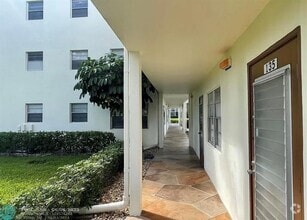 Building Photo - 135 Mansfield D