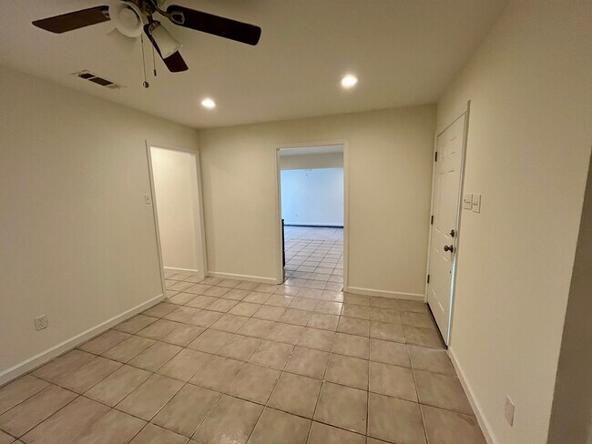 Photo - 1021 Sandalwood Dr House