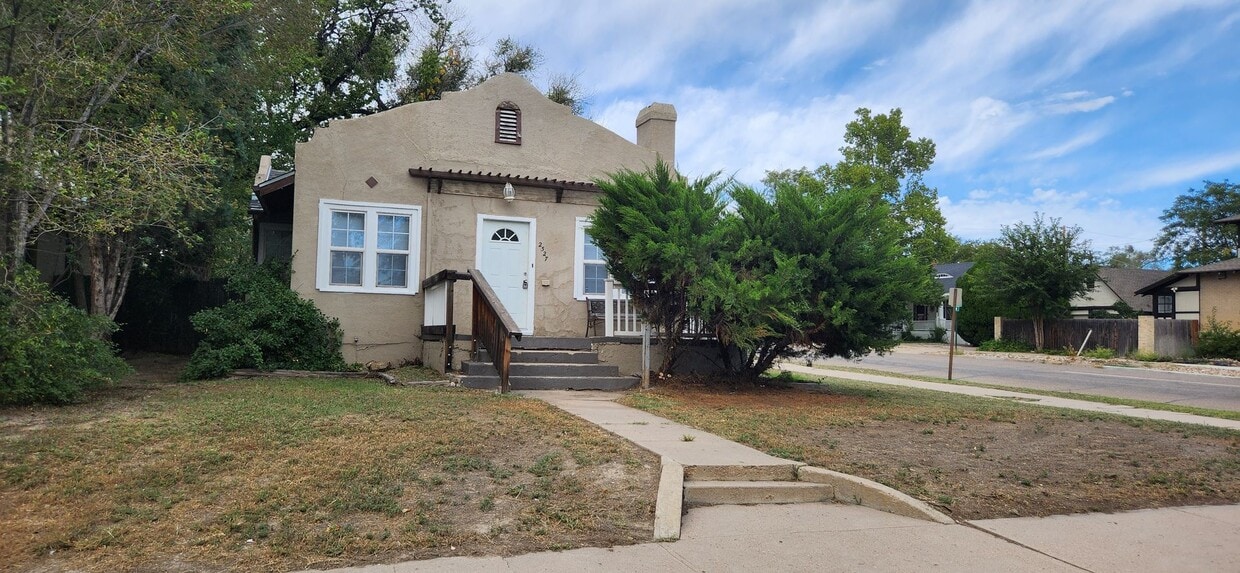 Primary Photo - ALL PROSPECTIVE TENANTS MUST SUBMIT A $58 ...