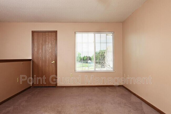 Building Photo - 421 W Bryant Rd