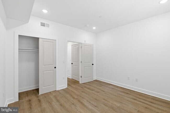 Foto del edificio - 2146 N Franklin St