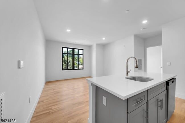 Building Photo - 1037 Amboy Ave