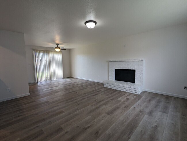Foto del edificio - 3-Bedroom, 1.5-Bath Home in a Cul-De-Sac I...