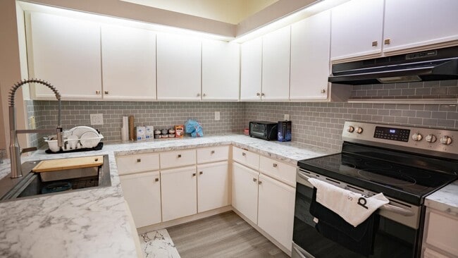 Building Photo - 8844 Marge Ct