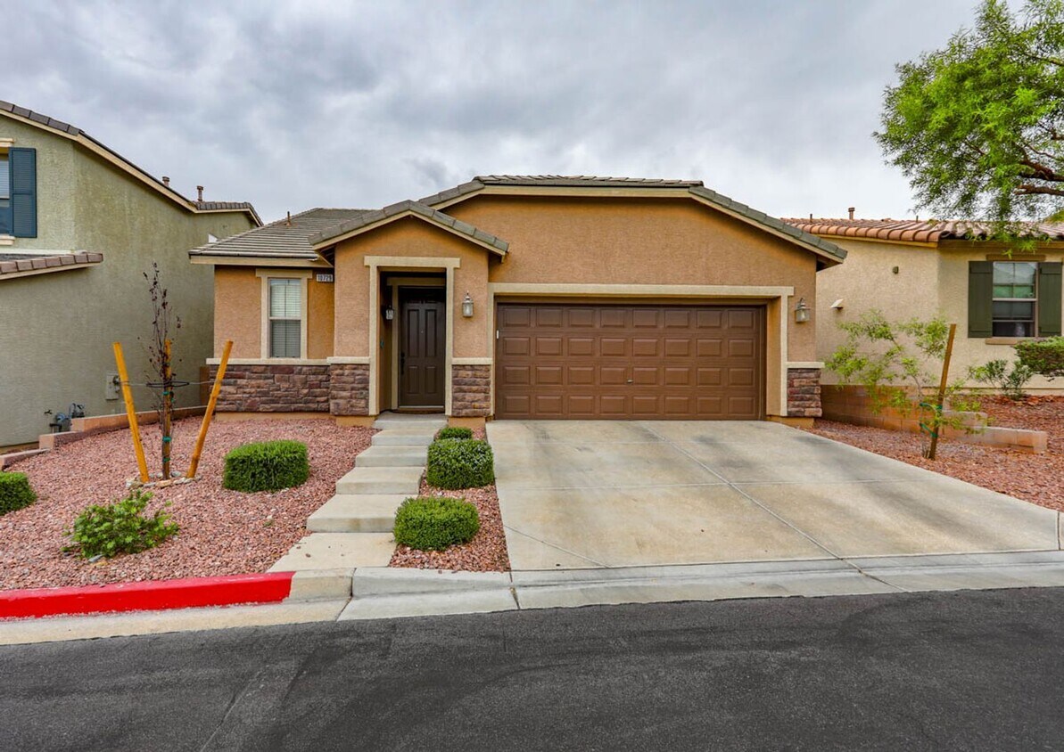 Foto principal - 3 Bedroom Beauty In Desirable Providence C...