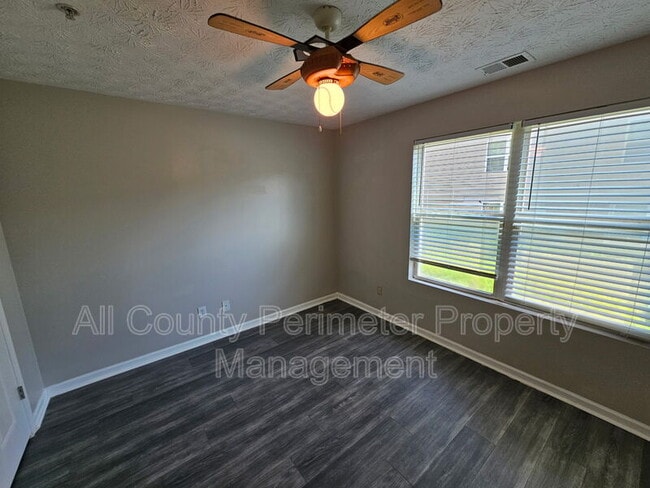 Foto del edificio - 2102 Fairington Ridge Cir