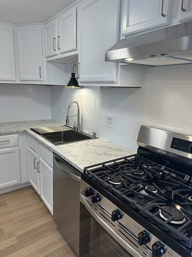 Foto del edificio - 1463 Mercury Dr