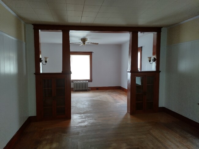Building Photo - 106 Woodstock Ave
