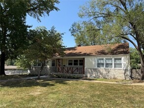 Building Photo - 1005 Hawthorn Ave