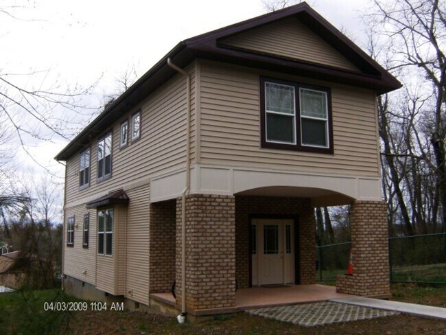 Foto del edificio - 4 Bedroom 3.5 Bath House