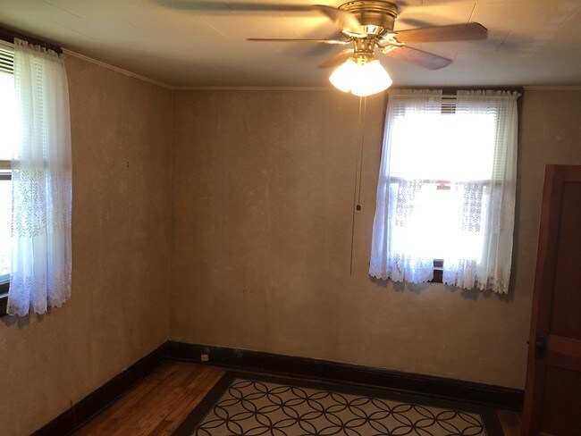 Bedroom - 228 Buckeye St
