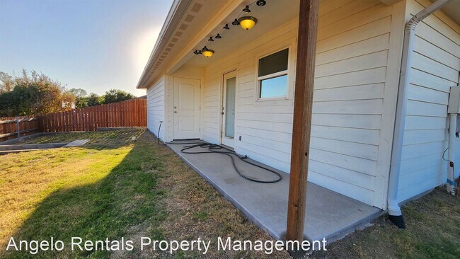 Foto del edificio - 3 br, 2 bath House - 1202 S Concho Park Dr