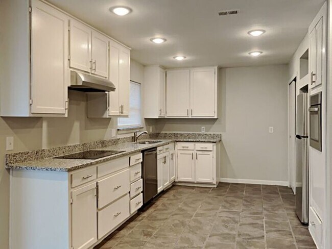 Building Photo - 3128 Royal Ln