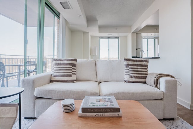 Building Photo - 4650 Washington Blvd