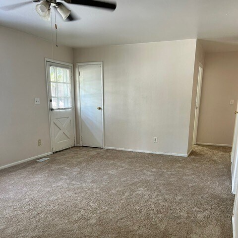 Foto del edificio - 809 Fairoaks Dr