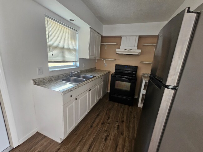 Foto del edificio - 4719 Manatee Dr