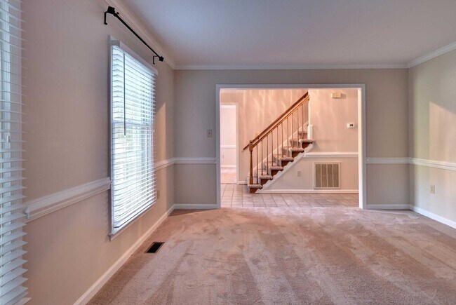 Building Photo - Beautiful Home on Quiet Cul-de-sac