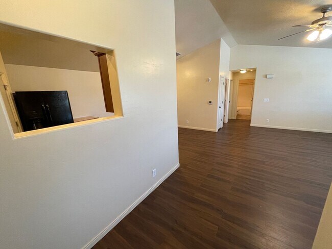 Foto del edificio - 3 Bedroom/2 Bathroom Condo in Midvale